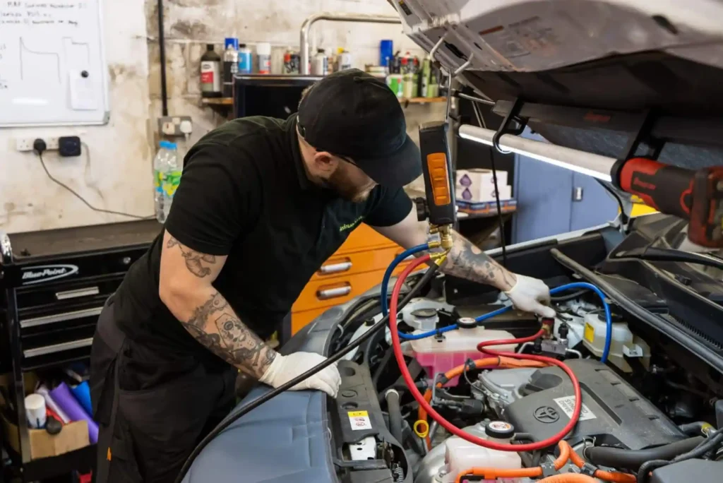 repair auto air conditioner